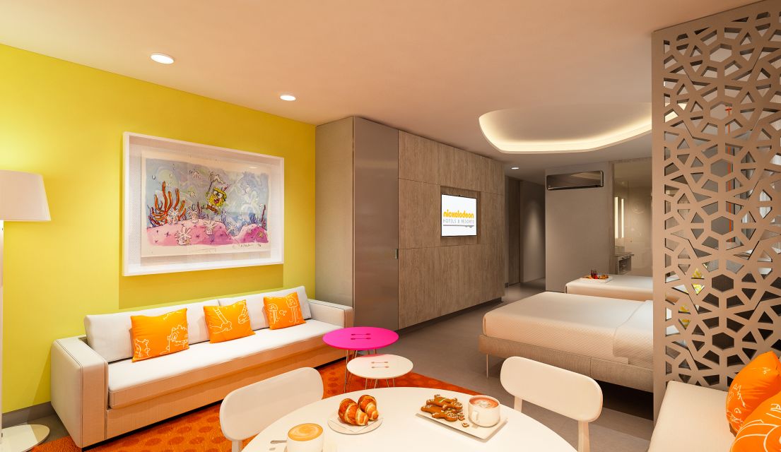 Swim up Oceanfront Pool Deck Level Queen Suite